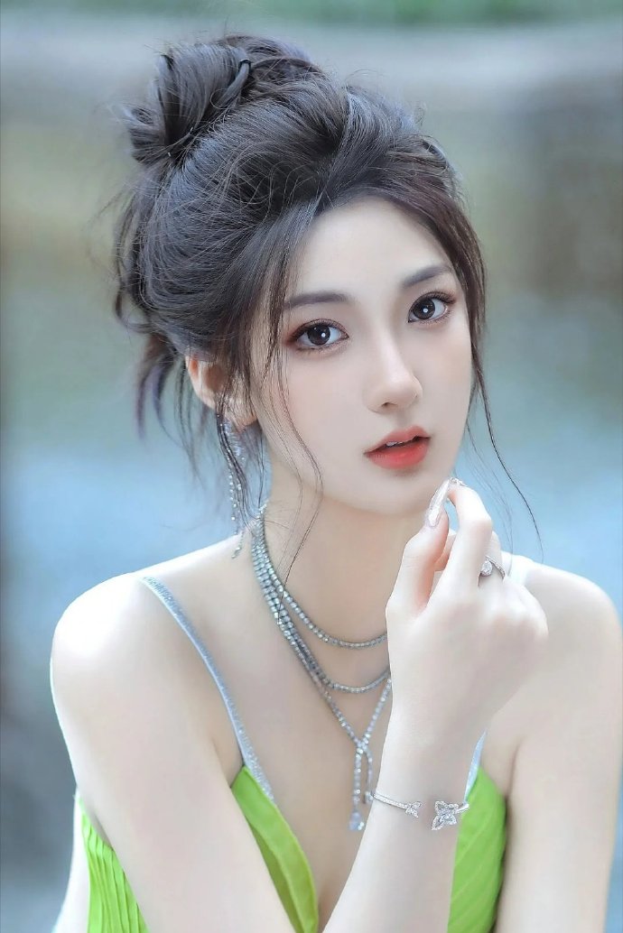 谁先爱上他的 封面